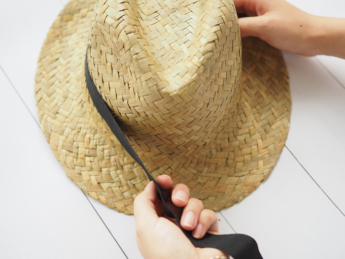 ハワイリビング お手ごろ価格の麦わら帽子を簡単カスタマイズ Aloha仕様の帽子に変身 Hawaii Lifestyle Club